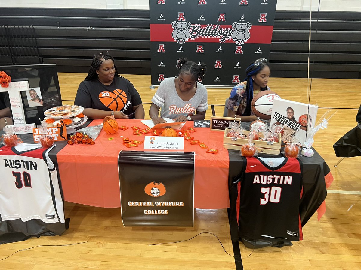 We are so proud of our Sr. Signees!! @kelechidke @Indiaayanaa2 Our program will ALWAYS celebrate you two!! Congratulations again!! @SFAHS_Bulldogs @FBISDAthletics