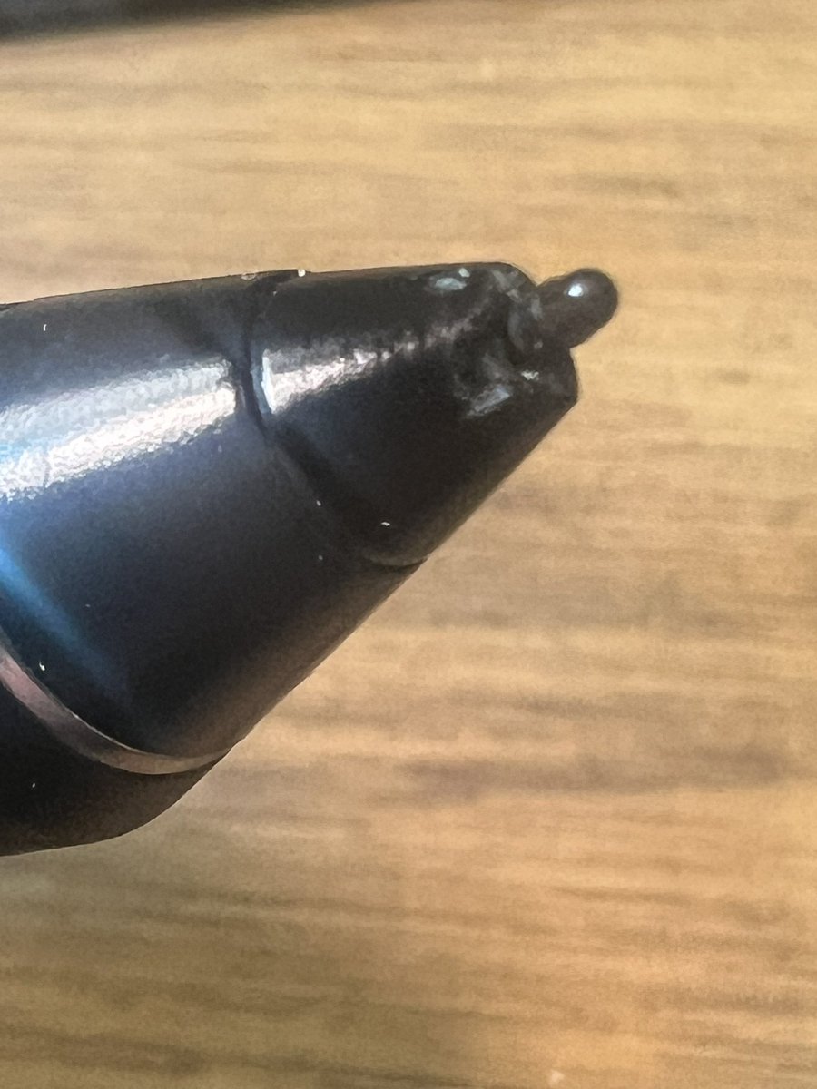 KREWNDI's tweet photo. @wacom hi guys I have this two pencil one is 6 months other 3 month used I wanna to check if this happens only with me? How can I sort it out ? The old intuos the pens was much more resistant. 

Cheers https://t.co/cnsxsxBH6Y