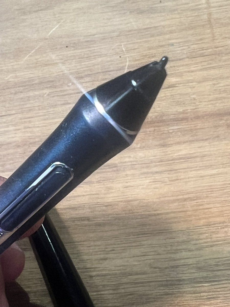 KREWNDI's tweet photo. @wacom hi guys I have this two pencil one is 6 months other 3 month used I wanna to check if this happens only with me? How can I sort it out ? The old intuos the pens was much more resistant. 

Cheers https://t.co/cnsxsxBH6Y