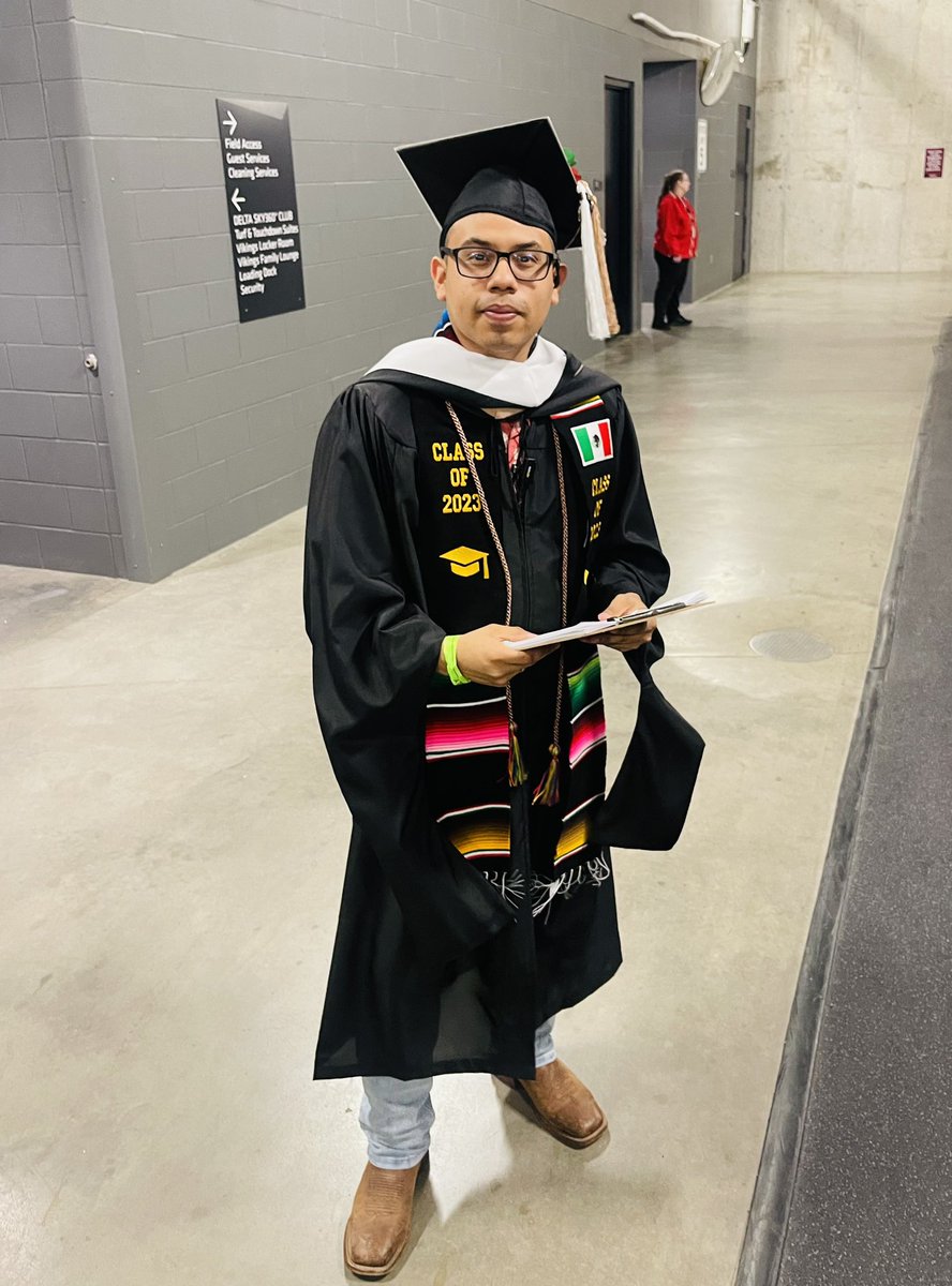 arielg0513's tweet photo. Si se pudo! 🇲🇽 #auggiegrad #MBA #MAL https://t.co/rqPuralXrZ