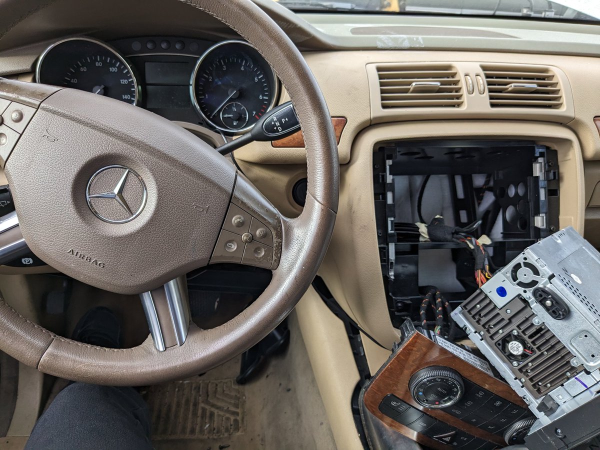 Instacarkey's tweet photo. We make Mercedes-Benz keys for all models and years. InstaCarKey also repairs and programs Mercedes ignition modules. Get in touch for your free quote. #mercedesbenz #mercedes #benz #benzlife https://t.co/yj3S7LwngL