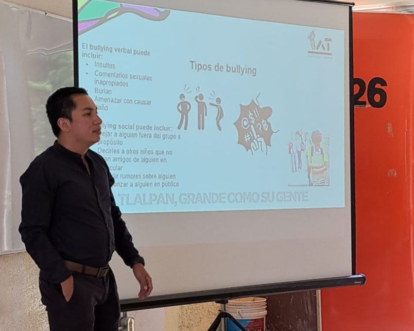 ¡En Tlalpan le ponemos un alto al #Bullying!✋🏼

Por eso, a través del programa social "Tlalpan es tu hogar", impartimos el taller "Discriminación y bullying" a estudiantes de la Escuela Secundaria Técnica N°96, ubicada en Santo Tomás Ajusco.🏫📚

#Tlalpan #GrandeComoSuGente