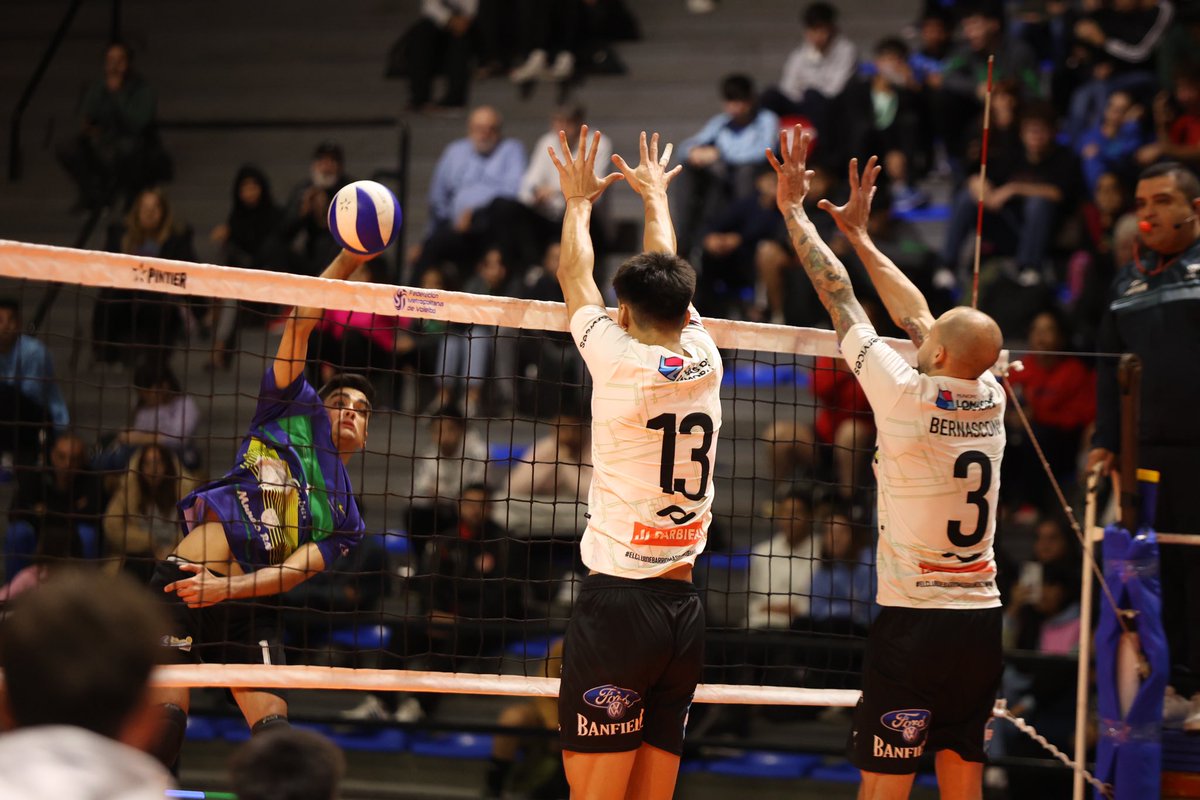 Defensores corrió de atrás al principio de set pero se terminó imponiendo con autoridad ante Campana. 

🏐 Def. de Banfield 1️⃣-0️⃣ Campana (25-15) 

📺 <a href="/canaldeportv/">DEPORTV</a>