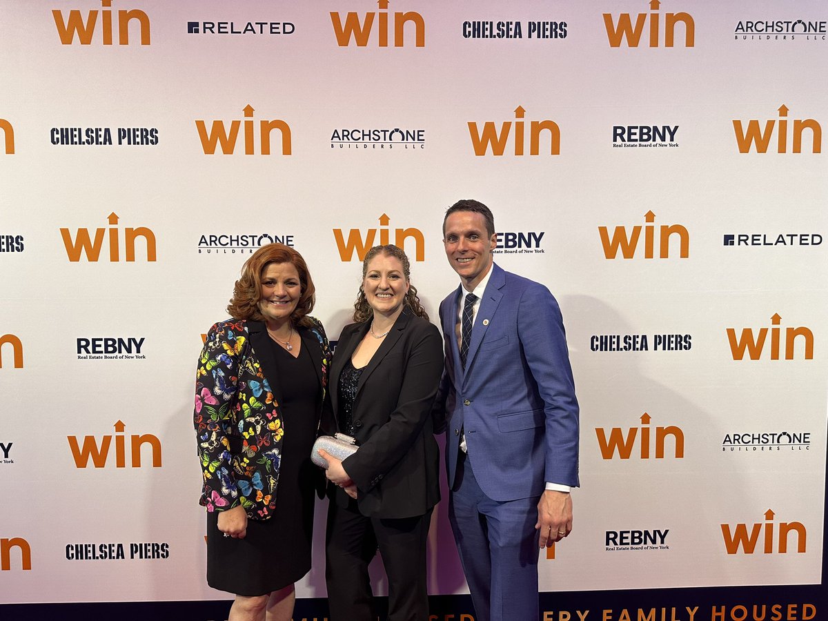 WINNYC_ORG's tweet photo. It’s so great to be at the #WaytoWin gala with @chriscquinn, @chriscoffeytalk and one of our great honorees, Basha Gerhards from @REBNY! https://t.co/Ik8lq8HY2u
