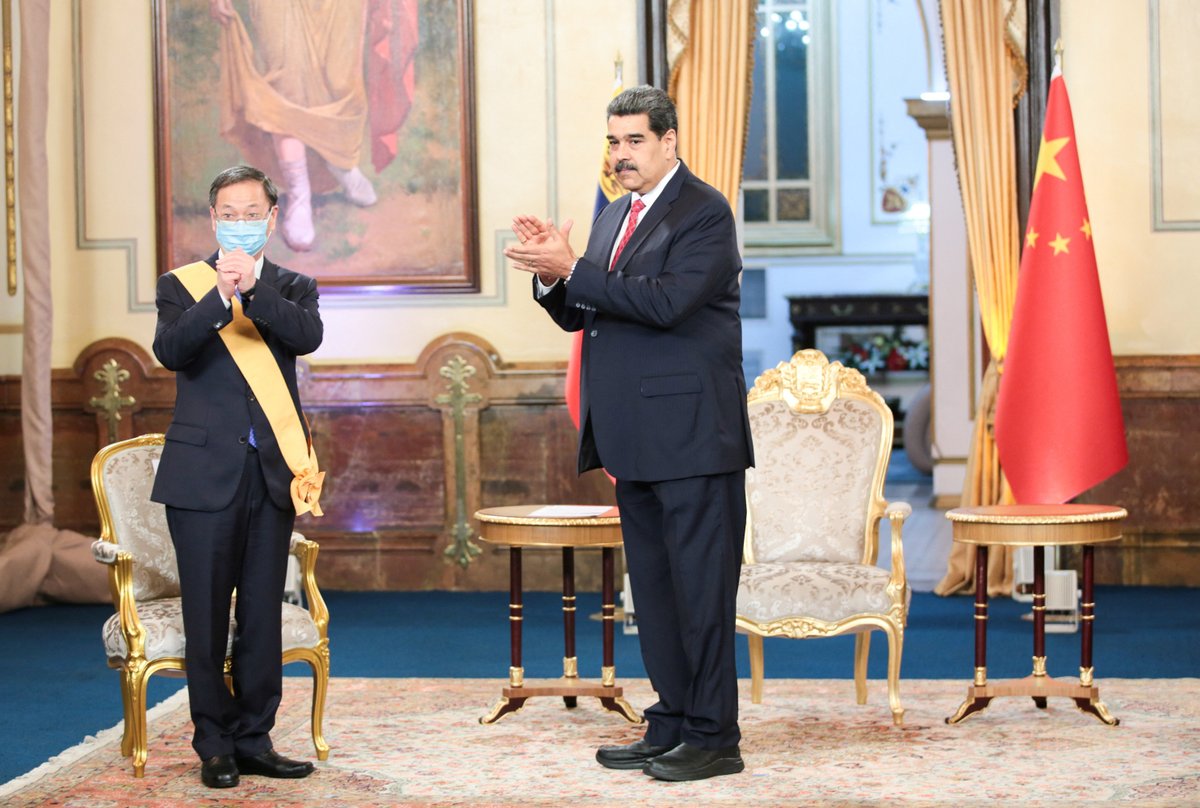 prensaClCPC's tweet photo. #ATENCIÓN | China reanuda los lazos con Venezuela ante la mirada atenta de Estados Unidos. La renovada relación con Beijing no ha pasado desapercibida en la televisión estatal venezolana, con frecuentes segmentos que han destacado proyectos bilaterales durante el último mes. https://t.co/WHwAzPttCj