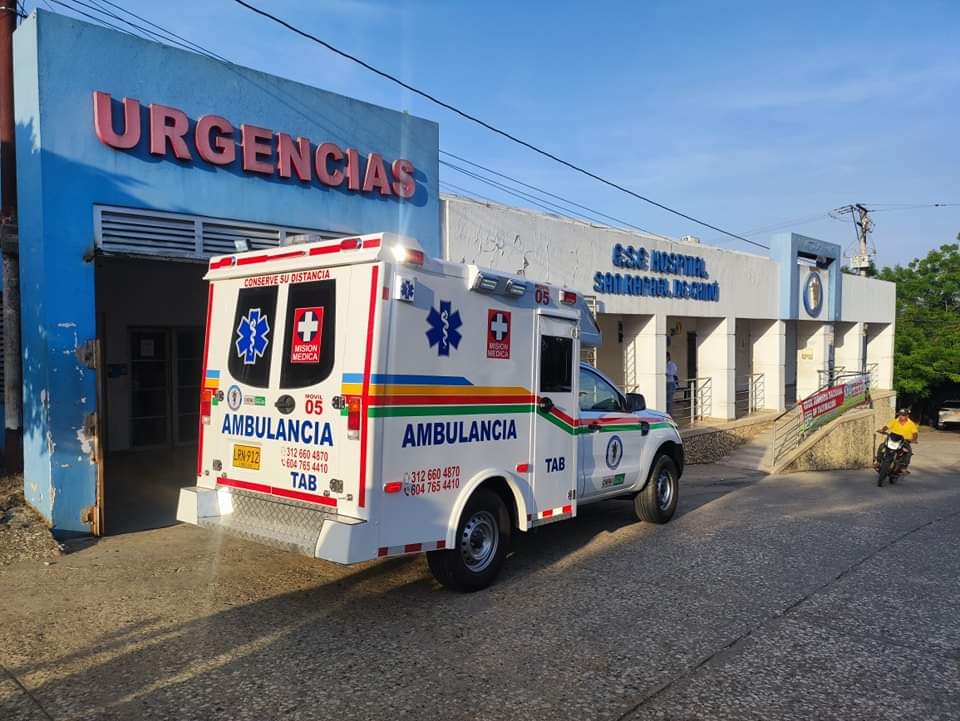 loqpasaencordob's tweet photo. LLEGÓ UNA NUEVA AMBULANCIA PARA LOS #CHINUANOS
Orlando Castillo Bermejo, alcalde de #Chinú hizo entrega de una nueva ambulancia al Hospital San Rafael de esta localidad. https://t.co/77NIS4Ak8j