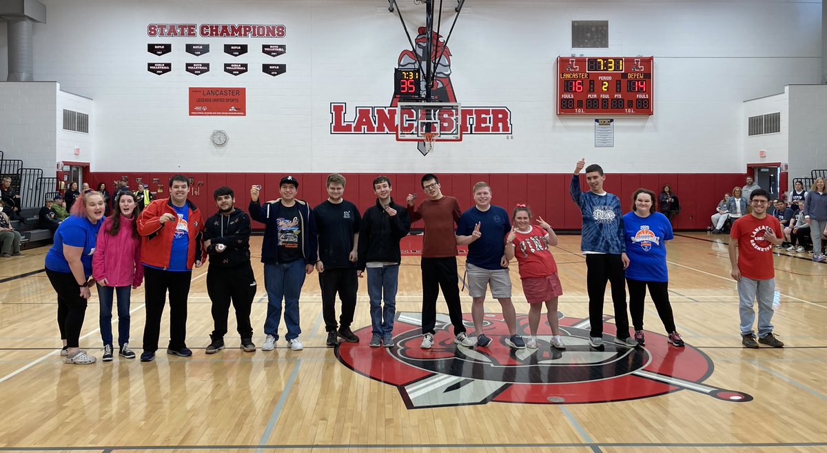 UnifiedBBLHS's tweet photo. Great Game tonight vs Depew who came away with the victory. Thank You Alumni from LHS &amp; DHS! Great job Emily on singing the National Anthem! Go Legends! @LHS_Athletics1 @LCSDLHSPrinc @LancasterCSD @LancVarGirlsLax @Section6USBBall @UnifiedSportsNY https://t.co/YpDnW4ZINP