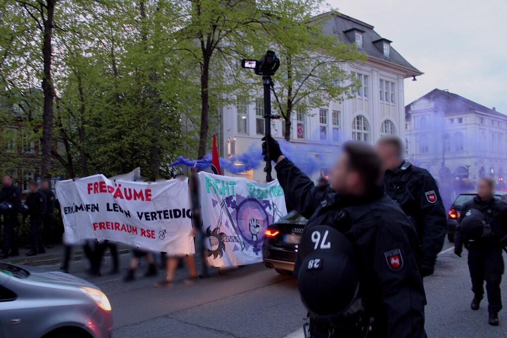 Rie_aktiv's tweet photo. 01.05.2023: Demonstration „Leerstand beenden – Freiräume schaffen!“ vom Kollektiv @Freiraum_RSE in #Oldenburg 

#ol0105 #1Mai #1Mai2023 #Freiraum #FreiraumRSE #Selbstbestimmung #solidarischOL #Solidarität #SozialeKämpfe #teilhabe https://t.co/pISjMckgHV