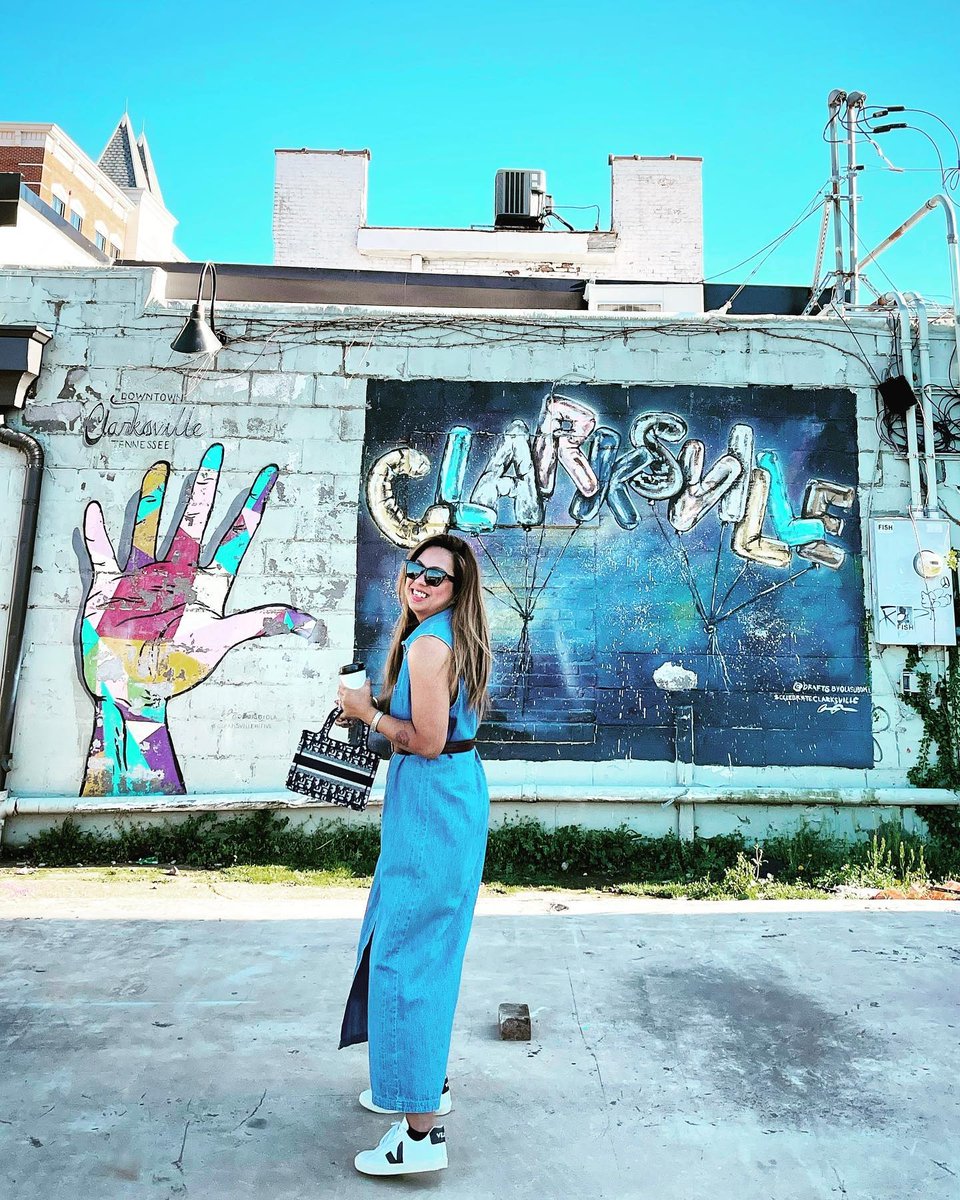 Clarksville_CVB's tweet photo. Have you heard? The First Thursday Art Walk is tomorrow from 5-8 PM. So grab your friends, head to Downtown Clarksville, and enjoy lots of local art!
📷️: IG - lhuck16
#firstthursdayartwalk #artwalk #visitclarksvilletn #clarksville https://t.co/bwbj8sXQWs