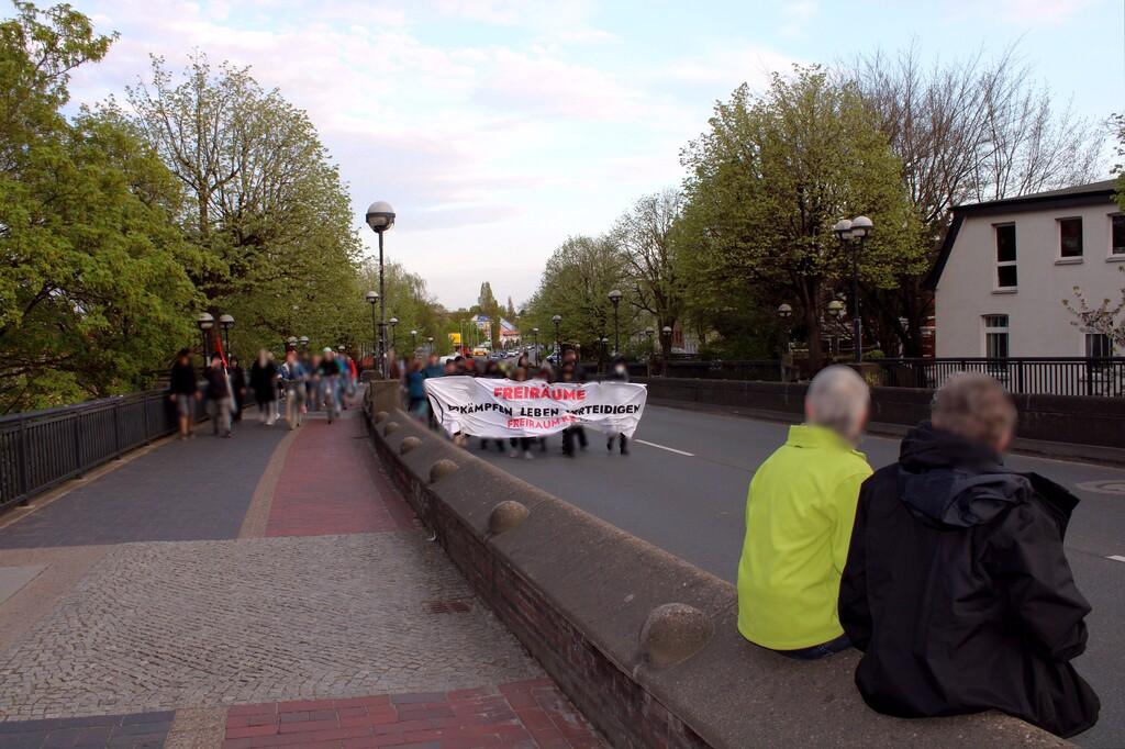 Rie_aktiv's tweet photo. 01.05.2023: Demonstration „Leerstand beenden – Freiräume schaffen!“ vom Kollektiv @Freiraum_RSE in #Oldenburg 

#ol0105 #1Mai #1Mai2023 #Freiraum #FreiraumRSE #Selbstbestimmung #solidarischOL #Solidarität #SozialeKämpfe #teilhabe https://t.co/pISjMckgHV