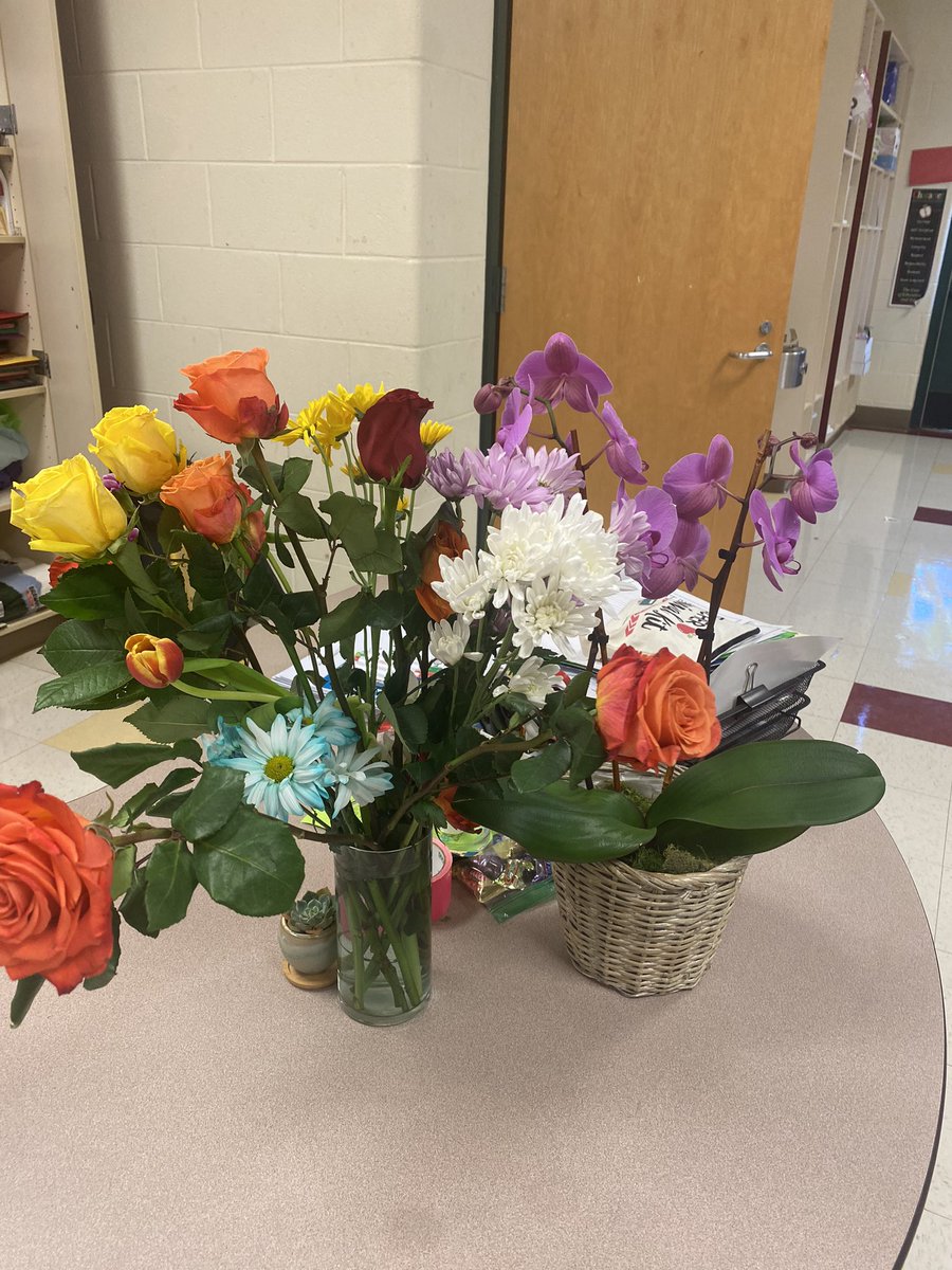 It’s been such a busy week! We celebrated @AdamsAviator Mr Hegedus for being an amazing leader and Soaring us into Success! Thank you to <a href="/AdamsESPTA/">Adams Elementary PTA</a> for making Teacher Appreciation week so fabulous! We are so lucky 💕❤️💐🌻✈️