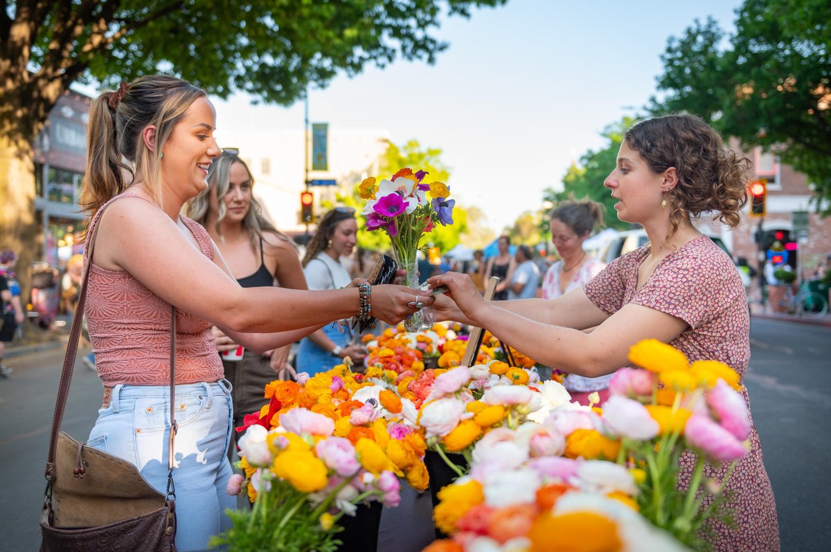 ChicoState's tweet image. The Downtown Chico Thursday Night Market is back! Check out the fresh seasonal produce, assortment of local vendors, live entertainment, and delicious food trucks.🍓💐 #ThisIsChico