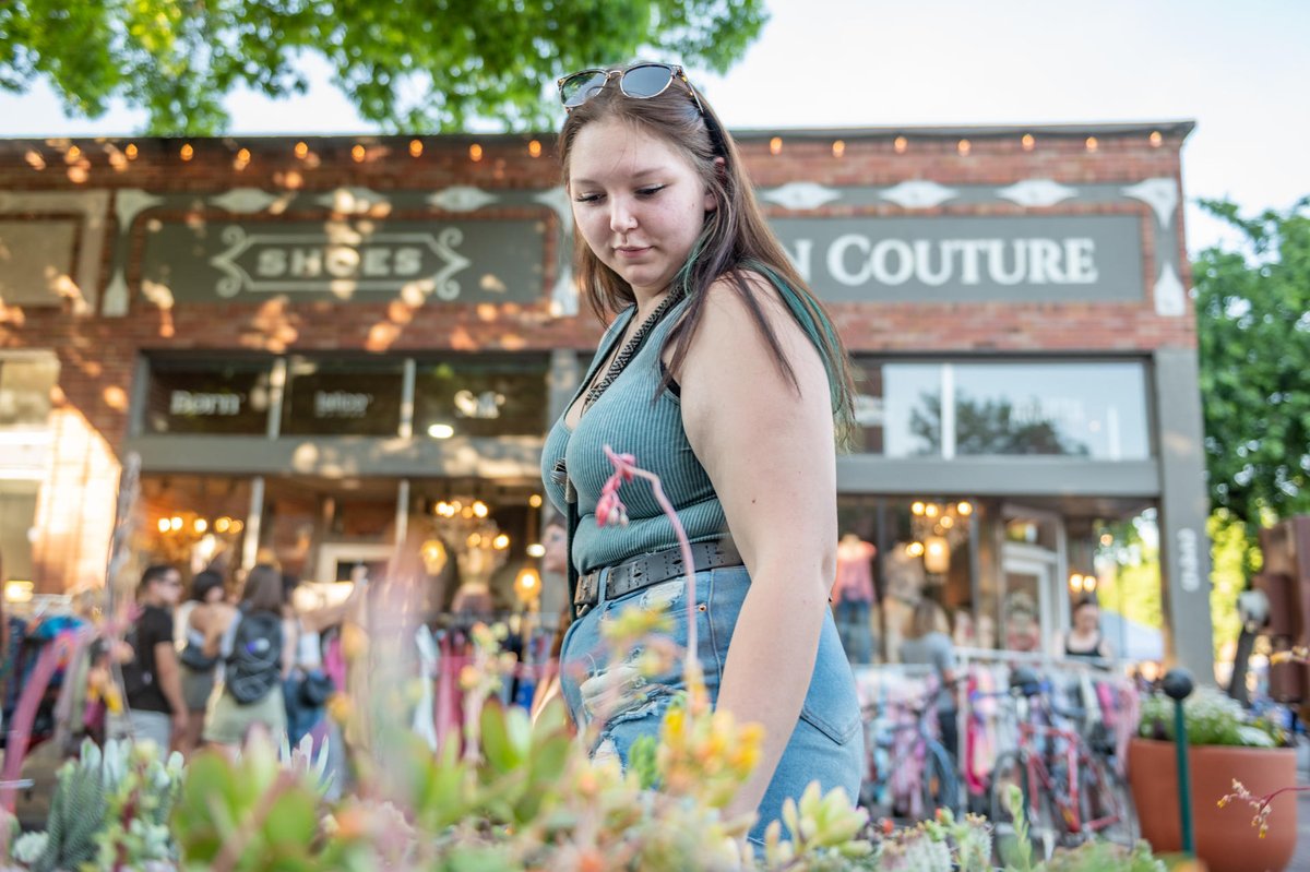 ChicoState's tweet image. The Downtown Chico Thursday Night Market is back! Check out the fresh seasonal produce, assortment of local vendors, live entertainment, and delicious food trucks.🍓💐 #ThisIsChico