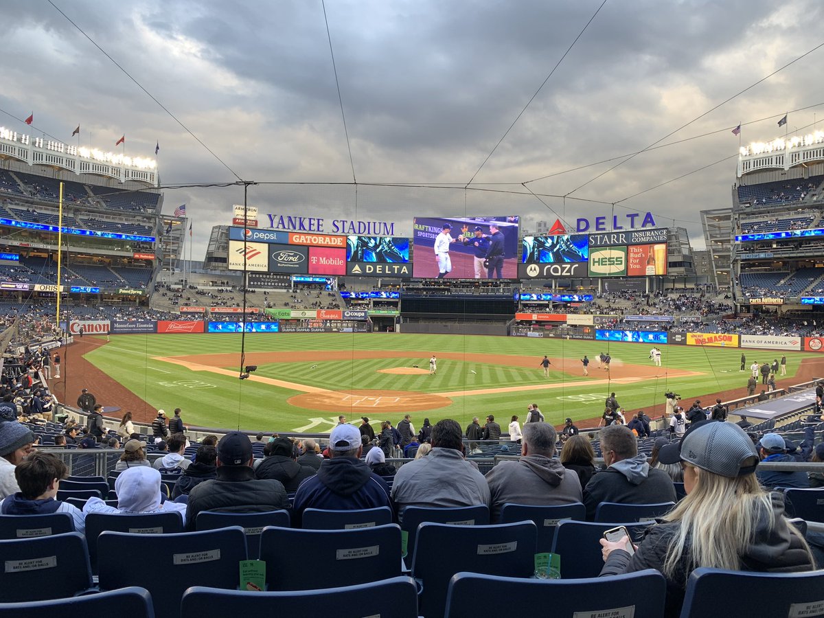 JAsel32's tweet photo. Baseball’s awesome https://t.co/rBtHdU8yqz