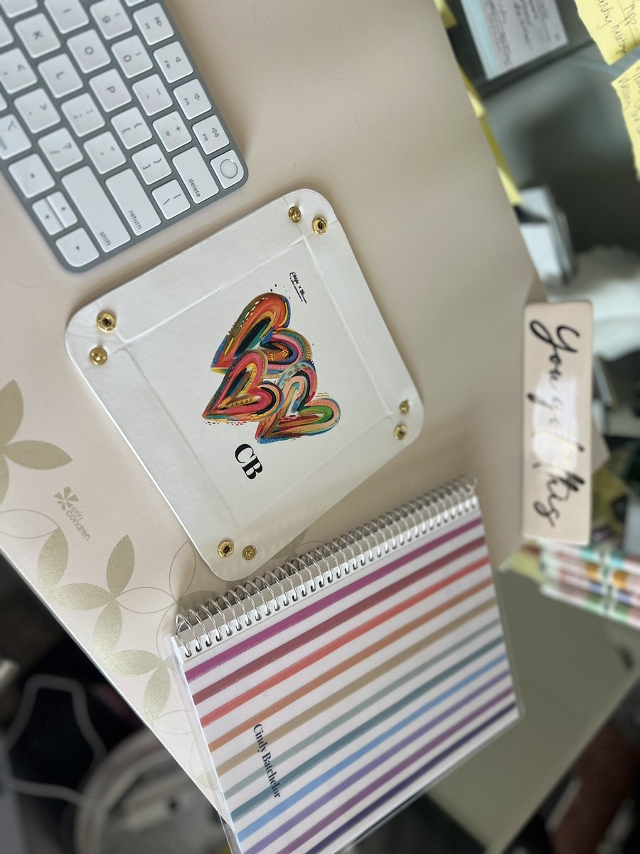 ladyboarder9669's tweet photo. RT! My cute new #personalized desk set up from @ErinCondren great gifts for MOM this #Mothersday #notebooks #deskorganizer #ecsquad  #desk #school #teacher #planners #personalizedgifts #giftsformom #mothersdaygifts #mothersdaygiftguide #ErinCondren https://t.co/MM6t1aTcAp AD https://t.co/91VkQUGnUM