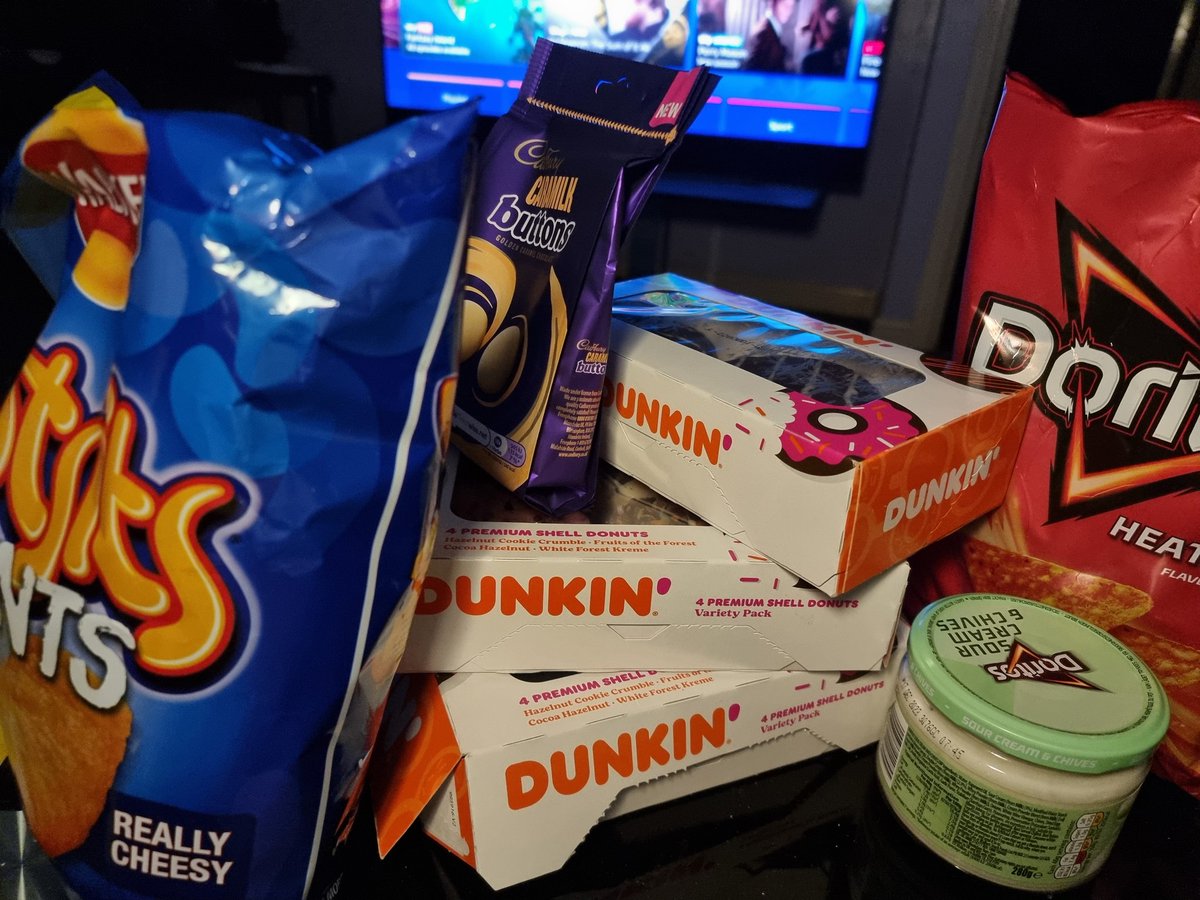 FatterIGrow's tweet photo. Alright, I used to love donuts and would eat a pack daily but I'd always get the cheaper ones. However after giving dunkin donuts a try I've been absolutely addicted to them.

In summary: fuck yeah snacking is great. https://t.co/m3udopjmbQ
