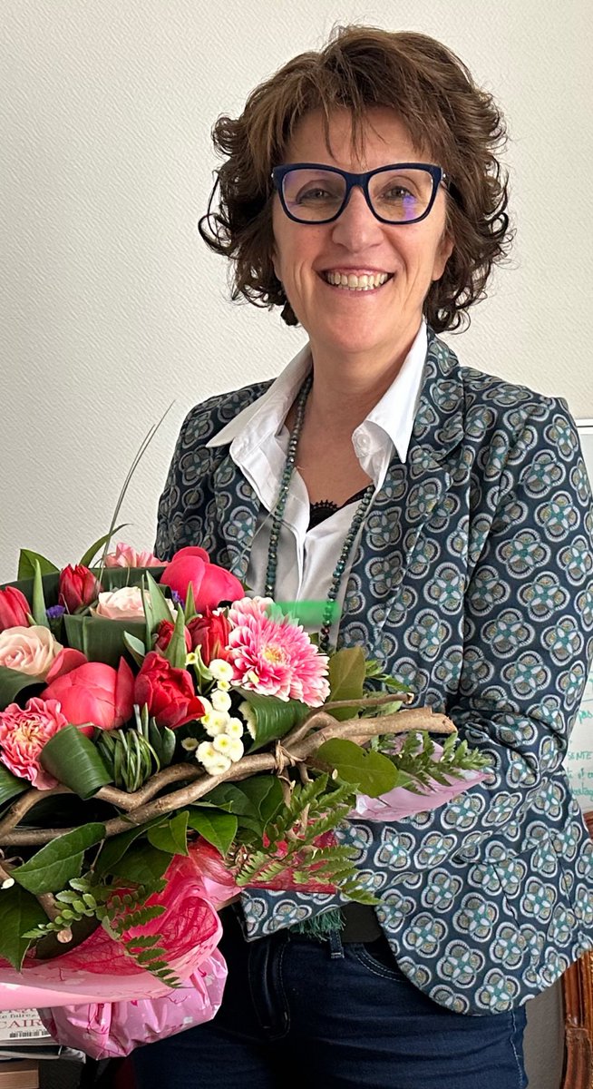 duverne_f's tweet image. Dites le avec des fleurs

Le 13h de l'Immo n'aura pas lieu aujourd'hui.
Laissez-moi vous offrir cette belle composition 💐
A la semaine prochaine pour un 13H TOP SECRET!

#coachimmobilier #formation #formatrice #ditesleavecdesfleurs #compositionflorale #amour #professionnalisme