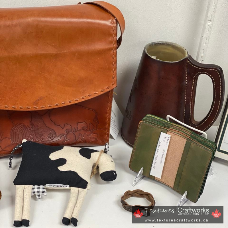 texturescrafts's tweet photo. By our longtime member Lauch... works in #leather at #TexturesCraftworks @LockeStShops #Cow by Anette DiMatteo has not been harmed 🙂

#pouch #handmade #HamOnt #handcrafted #artisan #local #bags #wallets #billfold #knitted #craftsman #Leather #leathercraft #bracelet #leathermug https://t.co/j3tGHAWrV3