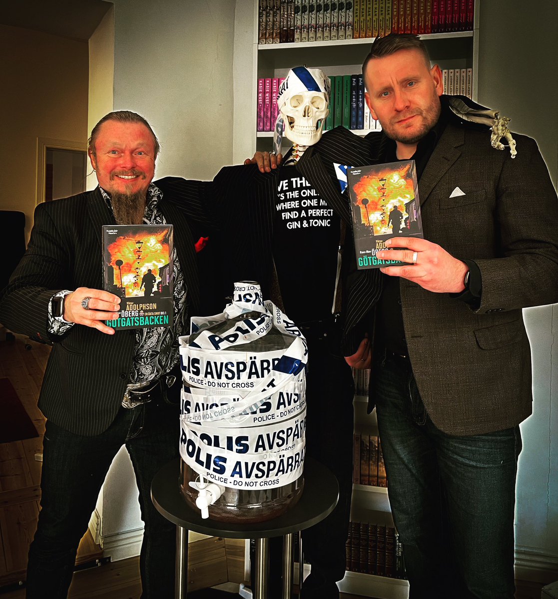 HansOlov's tweet photo. Nu är den officiellt releasad! Publicerad, släpphippad och uttryckt! Min och @YB_Sodermalm nya deckare, ”Götgatsbacken” i närvaro av bland annat HJH @oisincantwell på @Southsidstories https://t.co/mtmLcmAxF4
