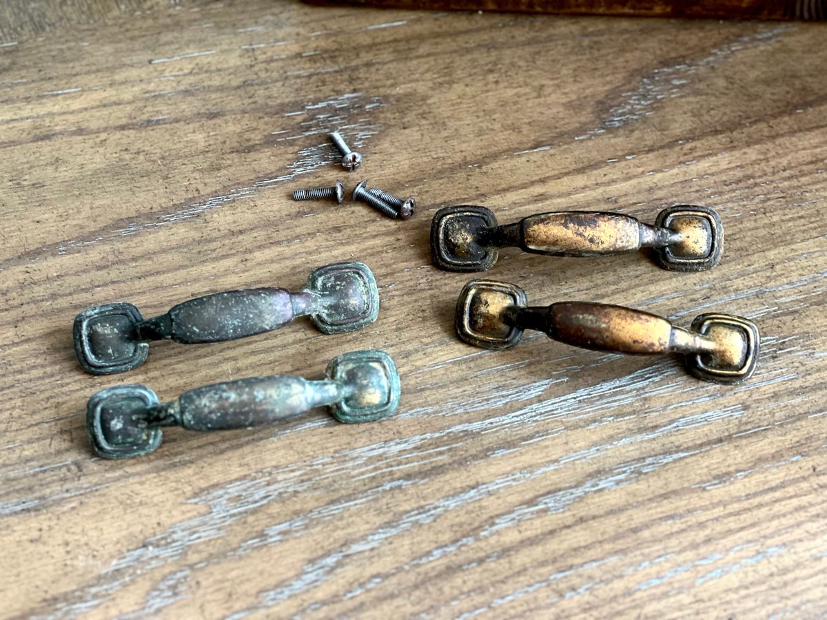 VSeagrape's tweet image. Sleek sellouts! 🤓. Order Drawer Pulls, Pairs Vintage Brass Hardware Drawer Pulls Handles, 3'' Center Hardware, Vintage Hardware, Vintage Drawer Pulls, Metal Handles at $18.00 from etsy.com/listing/141171… #VintagePulls #VintageKnobs