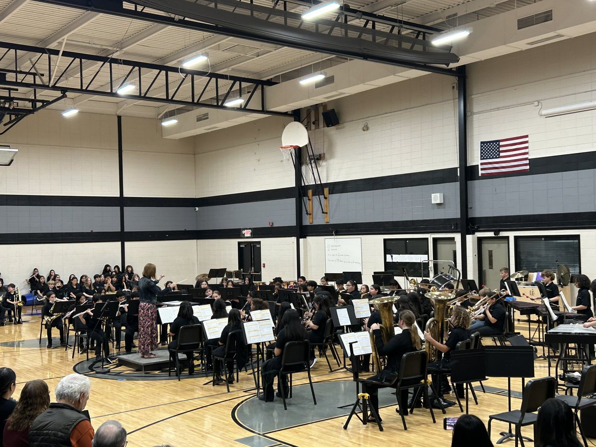 Enjoying the 5th Grade Spring Band Concert under the direction of Mrs. Hagen.  This group sounds amazing!! <a href="/DLDistrict76/">Diamond Lake District 76</a> <a href="/bsharmalewis/">Bhavna Sharma-Lewis</a> @linktohansen #SparkleOn