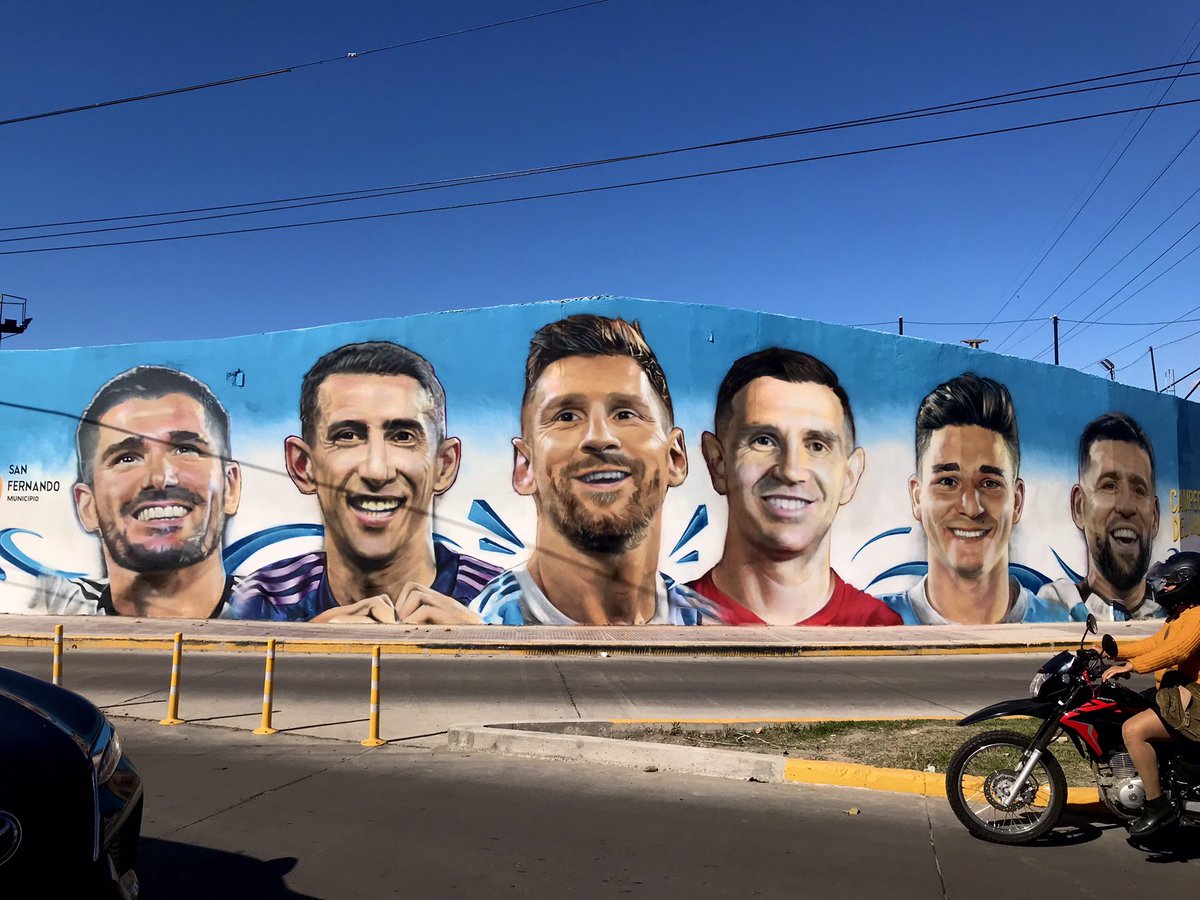 El nuevo mural dedicado a los “Campeones del mundo” <a href="/leomessisite/">Leo Messi</a> <a href="/Notamendi30/">Nicolas Otamendi</a> @rodridepaul en San Fernando. Gracias a <a href="/SanFerMunicipio/">San Fernando Municipio</a> <a href="/andreottijuan/">Juan Andreotti</a> #santiagoaparicio por el trato y por confiar en mi trabajo! Gracias a toda la gente de San Fernando!RealizadoTeam Bagnasco