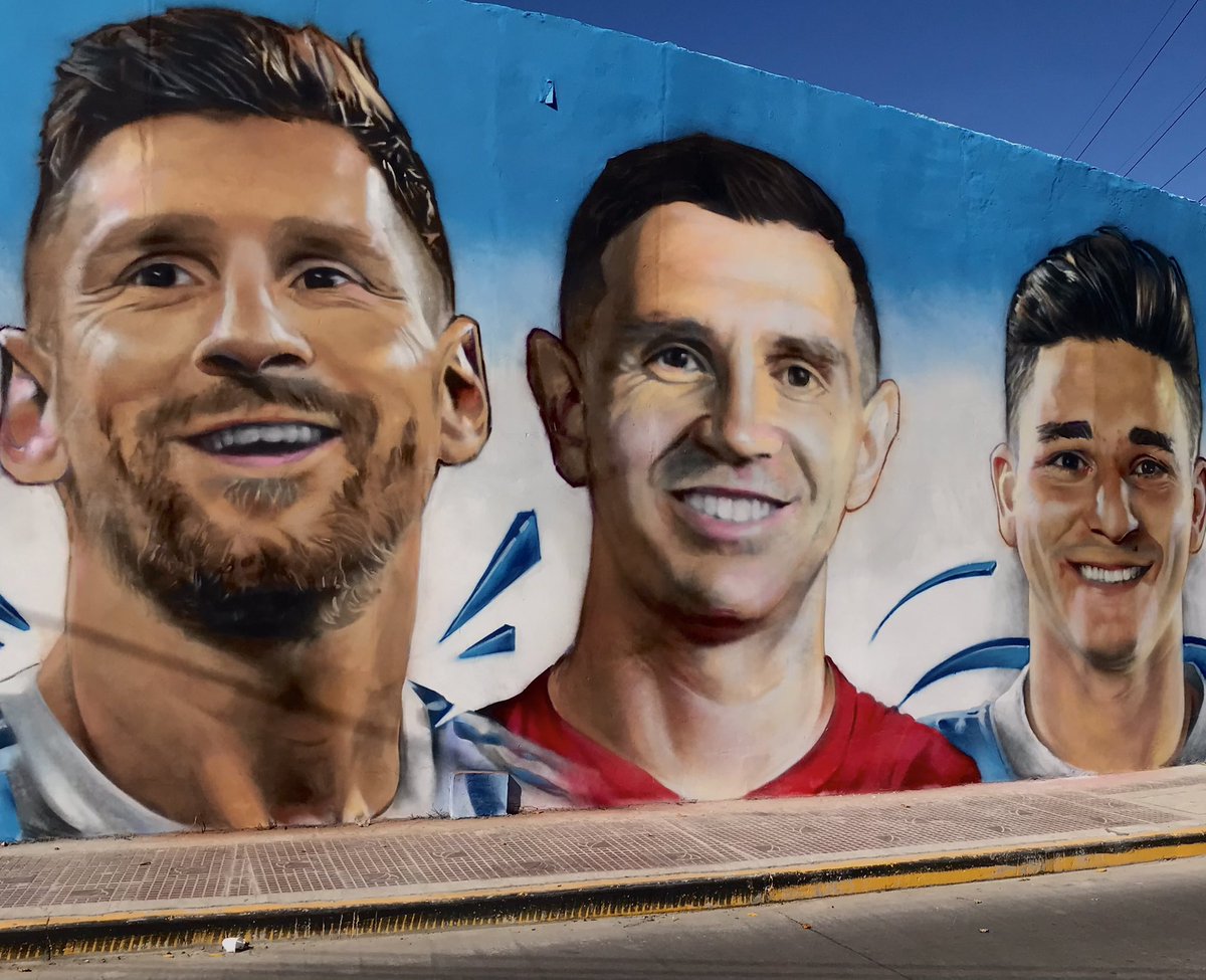maxibagnascook's tweet photo. El nuevo mural dedicado a los “Campeones del mundo” @leomessisite @Notamendi30 @rodridepaul en San Fernando. Gracias a @SanFerMunicipio @andreottijuan #santiagoaparicio por el trato y por confiar en mi trabajo! Gracias a toda la gente de San Fernando!RealizadoTeam Bagnasco https://t.co/6vOJG4cTtf