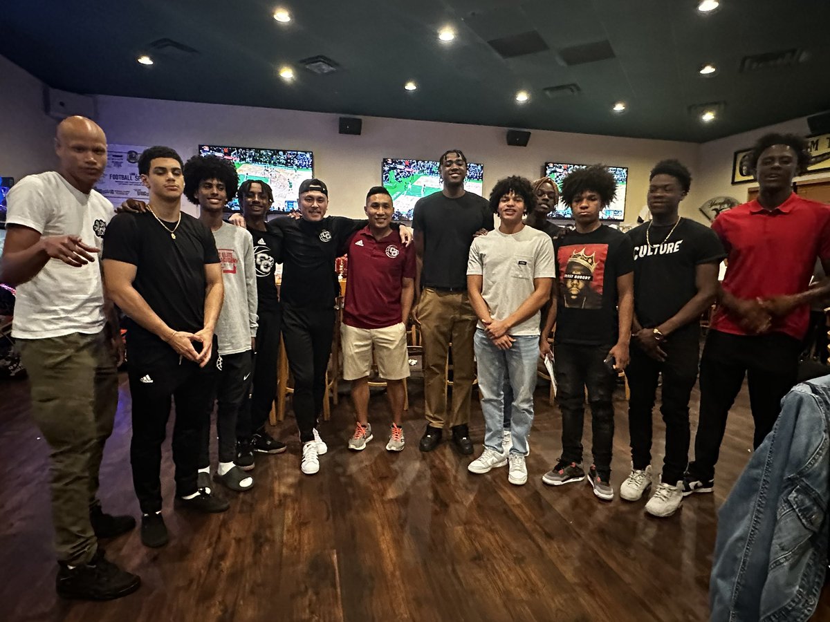 Celebrated the fellas tonight! Love y’all boys! @CCBearsBBall