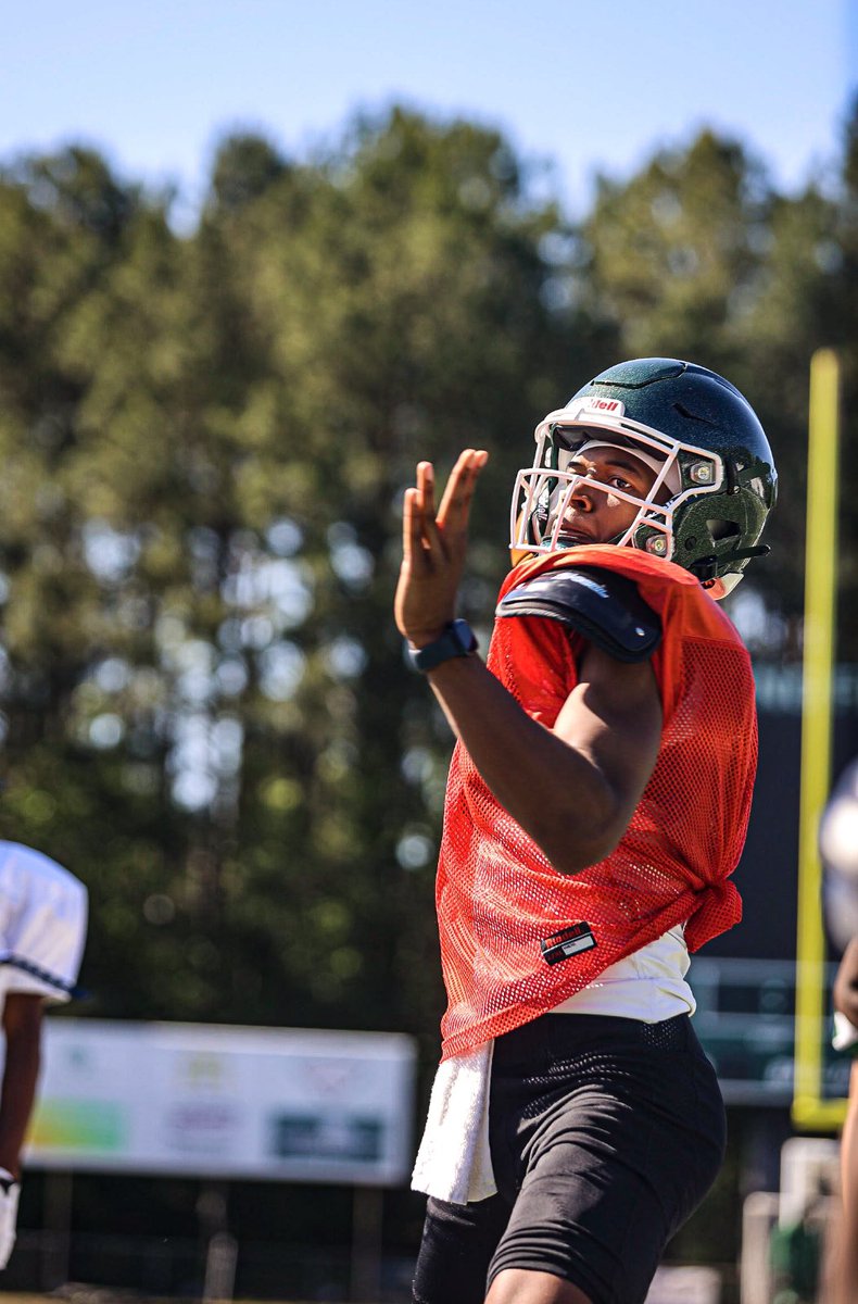 flicksbyjo's tweet photo. First day out @CollinsHillFB https://t.co/jdNRctTIF7