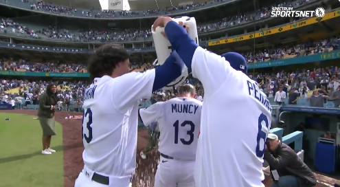 BleednblueJohn's tweet photo. Max Muncy in the Splashπ¦ Zone!!! π£ #SlamOff https://t.co/q1mcp4M39t