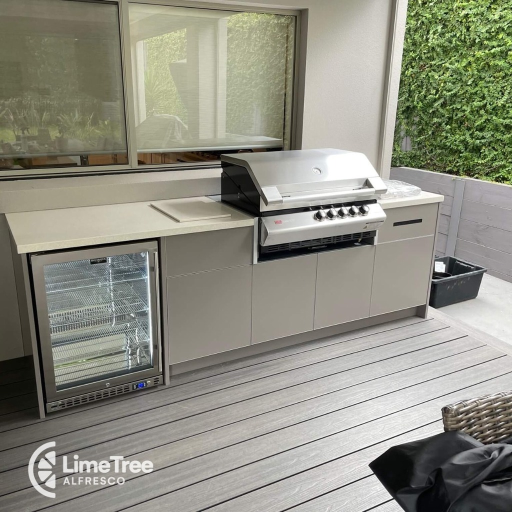 Introducing our durable Matte Aluminum finish outdoor kitchen - built to last. Perfect for entertaining guests or enjoying quality time with family and friends, this outdoor kitchen boasts an easy-to-clean exterior that will stand the test of time. Custo… instagr.am/p/CrzIR8etJQC/