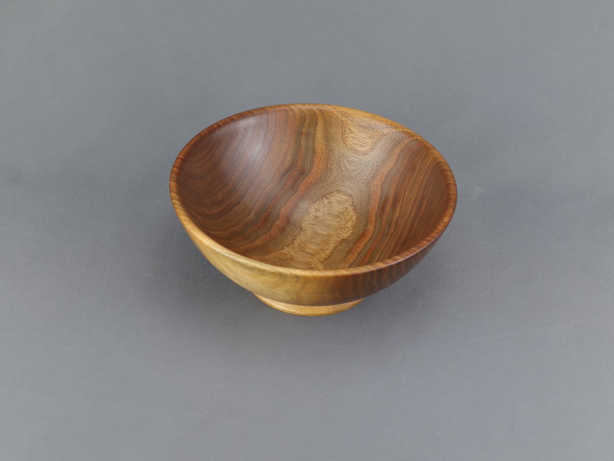 Black Walnut Bowl
A Natural Beauty measuring 7' in diameter and 2.25' tall.
#homedecor #woodturning #woodbowl #blackwalnut
#cordrickcreations