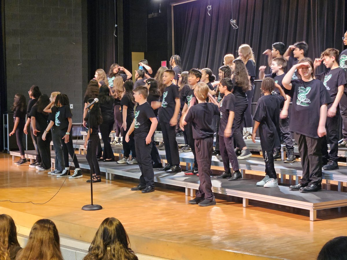 RossBurdEd's tweet photo. Thank you, @BakerMiddle choirs! It was a wonderful night of song and choreography! https://t.co/aXOuFqZ7Al