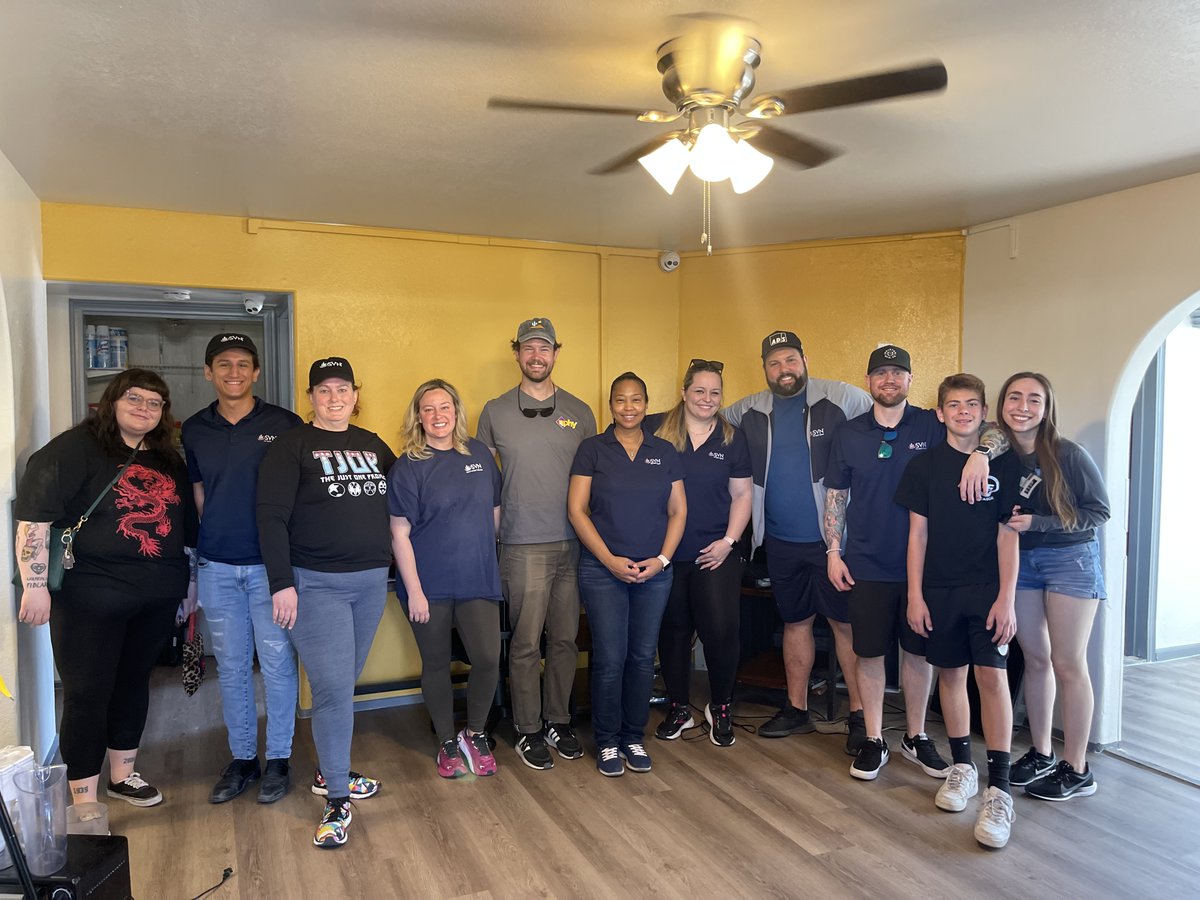 SVN | TEG participated in @NVHomelessYouth beautification day event last month with @lv_CALV , @LVRmembers, and other real estate organizations.

#SVNTheEquityGroup #SVNLV #SVNLasVegas #commercialrealestate #cre #crevegas #vegasrealestate #lasvegascre #realestateinvesting