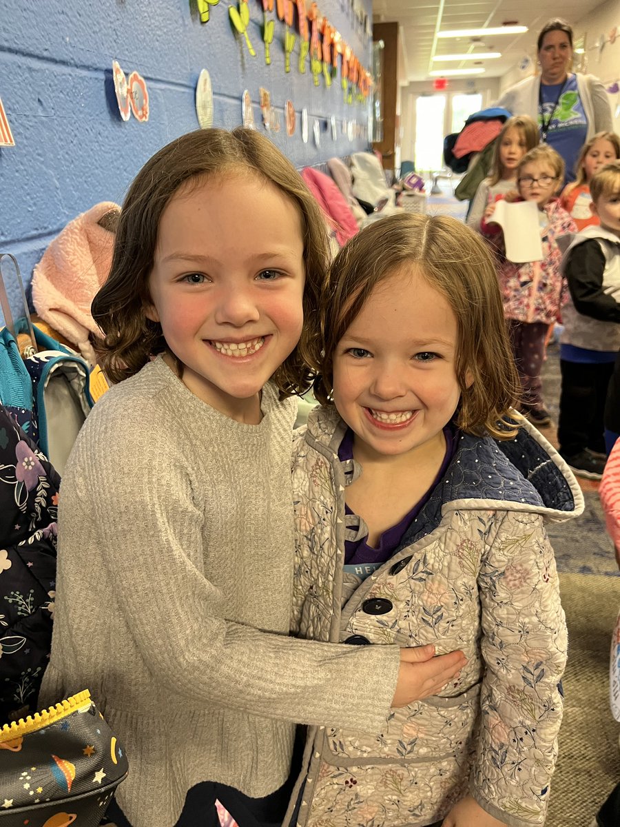 PrincipalRAdams's tweet photo. Best part of PreK visits to @34Oakland where they will be in Kindergarten next year? Getting to see their older siblings, of course! #KindergartenHereWeCome #WeLoveOurEagles #D34ALLIn https://t.co/rWClqN3NZ6