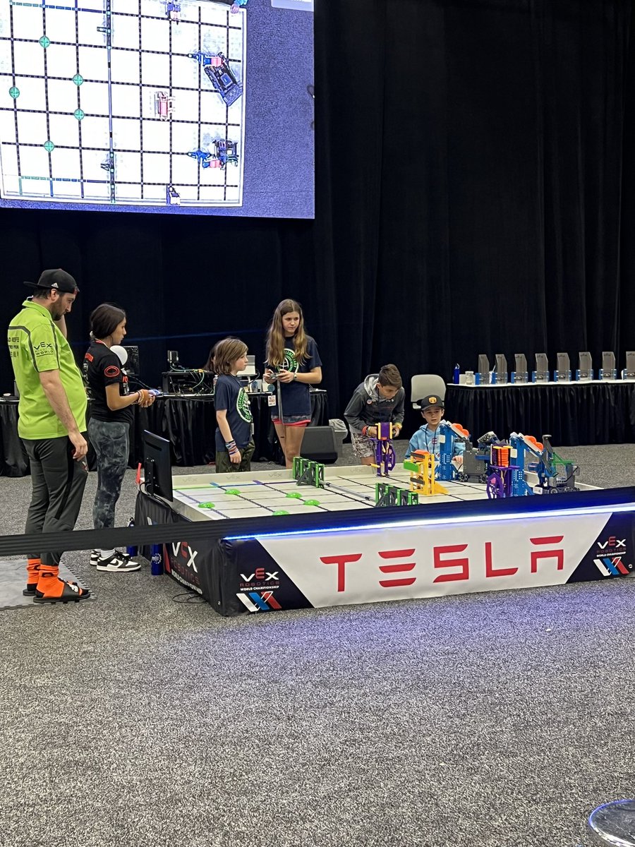 DiscoveryVex's tweet image. Team 18347E is having fun and doing well representing ND at the 2023 VEX IQ Robotics World Championships in Dallas, TX!! One long day competing today with another day of competition tomorrow! We’re really proud of Trailblazer Gold🏆💚💙 #GFSchools #TrailBlazeOn @GFSchools