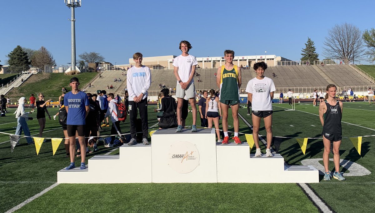 GretnaXC_TF's tweet photo. 🚨 School Record Alert 🚨 
Braden Lofquest breaks the school 1600m record running 4:16.45!! 😮 💪 💨 @Br_Lofquest25 earned 2nd at metros with this run. @connorreeson23 with a big 1600m PR of 4:25 and Gavin Luthi gets on the PR train as well with a 4:34 run! @GretnaDragonAD https://t.co/Y44f7aHiqJ