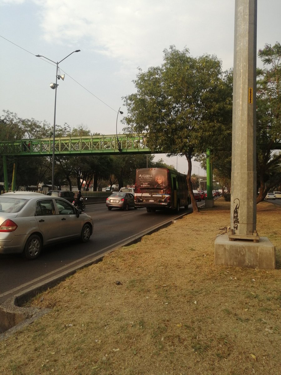 eRi_Bac19's tweet photo. @copesa12 @LaSEMOVI @LaSEMOVI @VigimoviCDMX unidad no. 045, hizo una parada prohibida en carriles centrales, en la parada de cafetales https://t.co/PboSlC1j2O