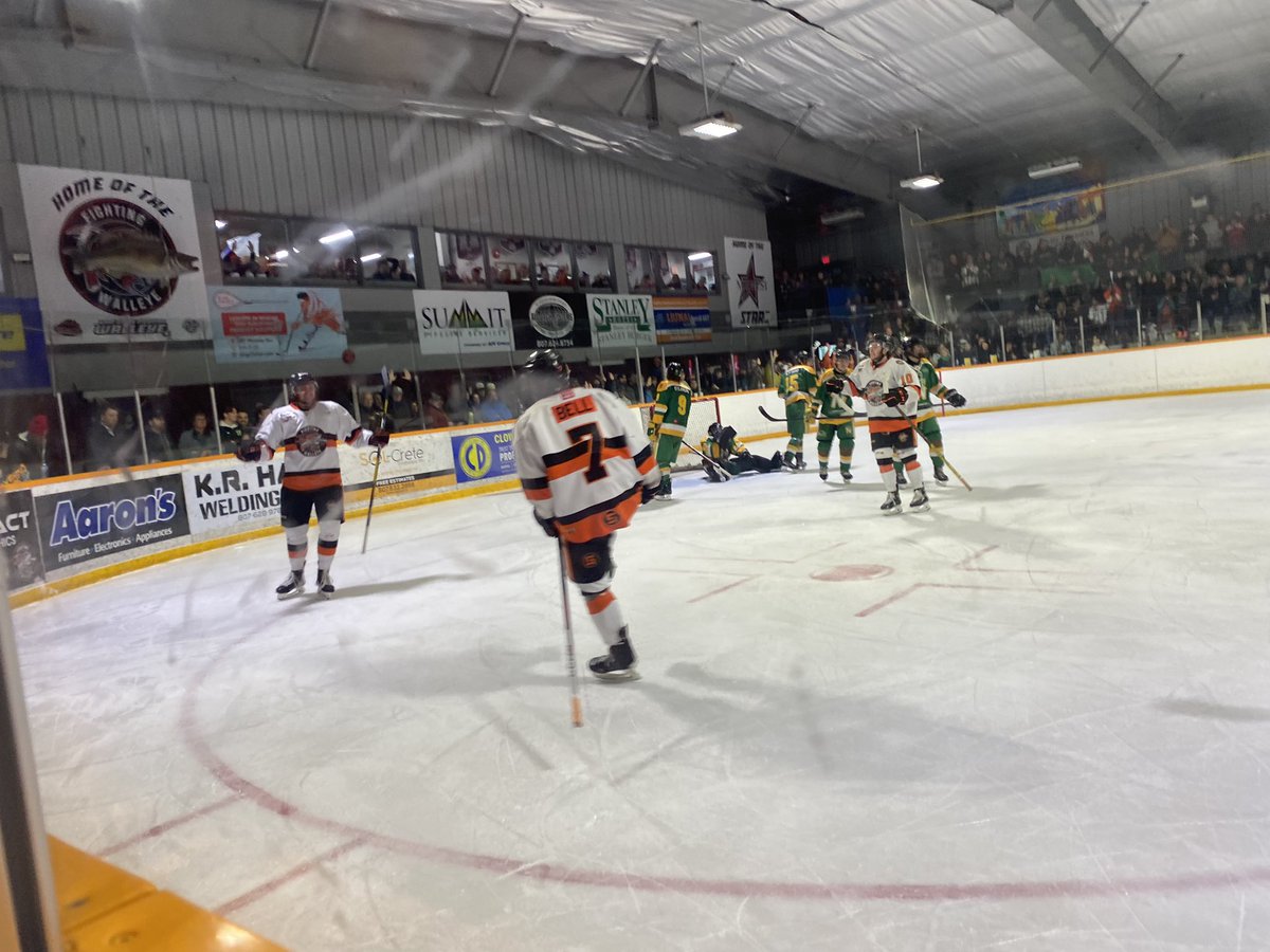 KamRiverWalleye's tweet photo. 🚨🚨🚨 Walleye Goal!

Riley Borody bangs home a rebound to tie the game at 1!

Assists to Max Leduc and Kyle Lamoureux 

7:32 remains in the first https://t.co/eAHCCaQ77G