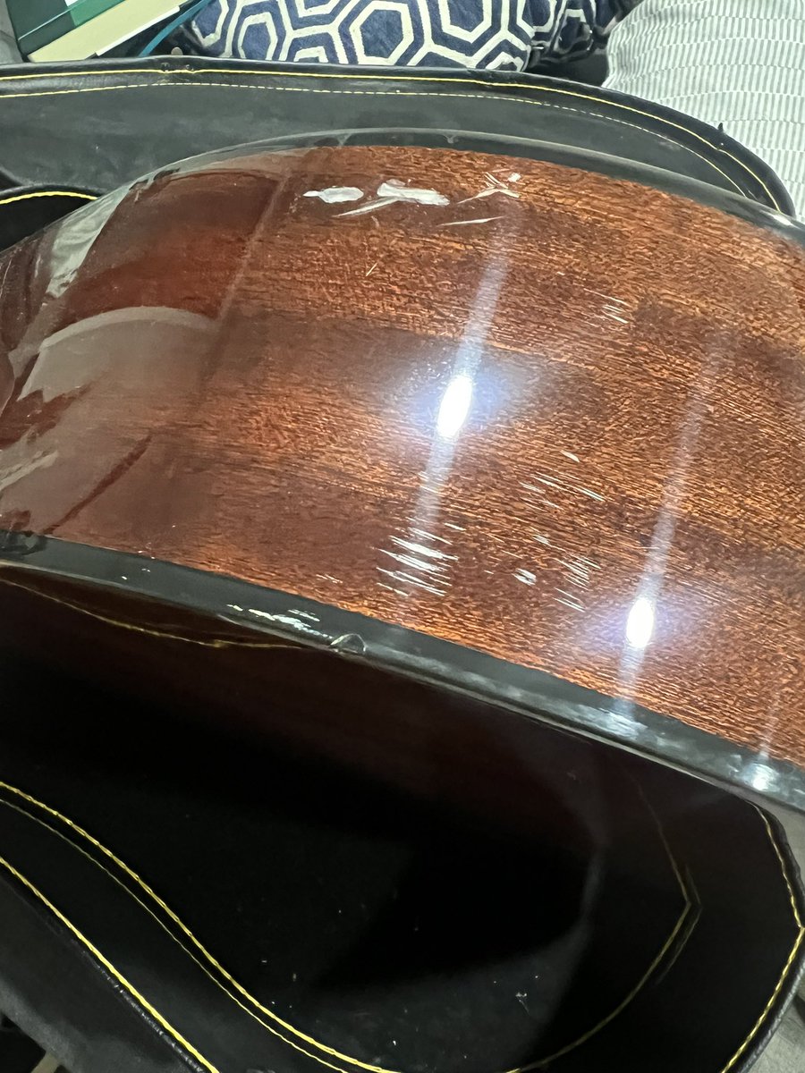 jeffreystrazz's tweet photo. @mercari_app Hi, I’m very concerned about how my first Mercari order arrived… no proper packaging or protection? Guitar arrived with damage… surprised it arrived at all. What’s the best way to resolve this? The app does not provide an appropriate support option. #Mercari https://t.co/z75Gn4nFx1
