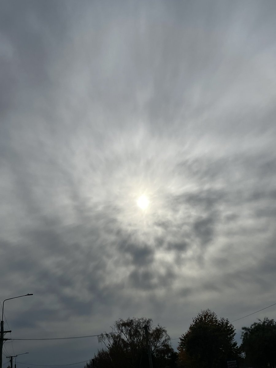 kiwivibeguy's tweet photo. #metservice Type of cloud please in Christchurch? https://t.co/Id9B3b3J4P