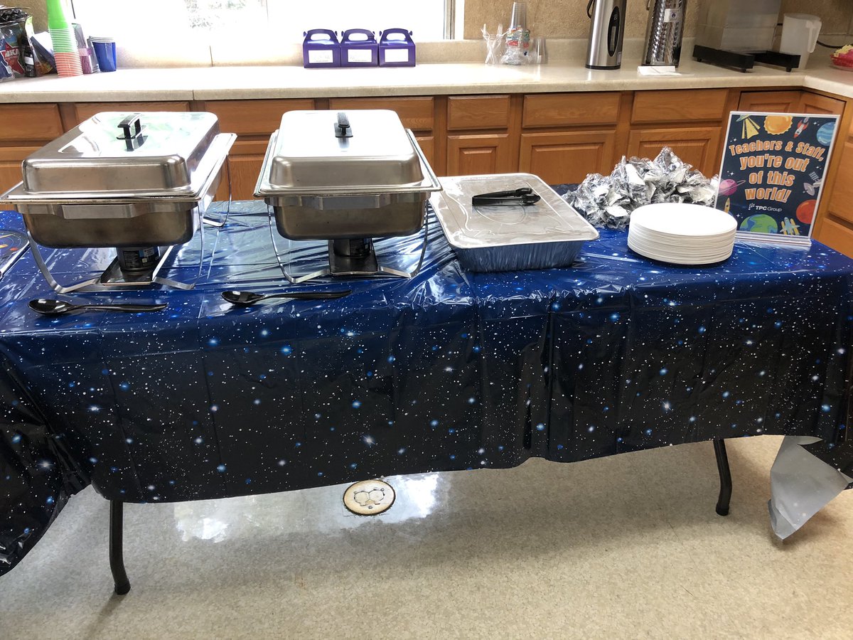 Thank you PNE PTA, TPC, and the Courtyard for an amazing lasagna lunch for our dedicated teachers!! Our Faculty and Staff is Out of This World!! 👽🚀🛸🪐
PNE is also thankful for the awesome snack box from Debbie’s Delights provided by our Superintendent and School Board!!!