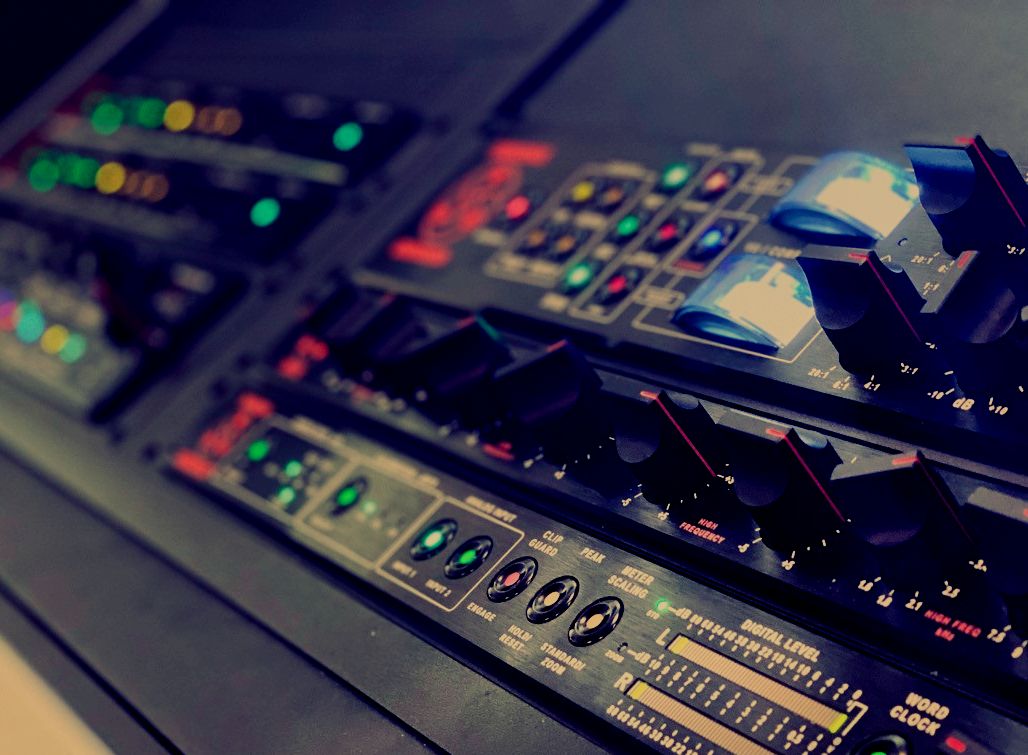 Dangerous_Music's tweet photo. dangeroustreatment+dangerous conversion equals... #sacrificenothing #heareverything #dangeroussystem #dangerousmusic #hybridmixing #dangerouscompressor #baxeq #convertadplus https://t.co/CtkX6vi4U6
