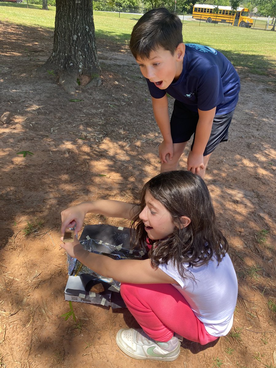 LearnwithMsLake's tweet image. The wind made it challenging, but these @Kempcougars loved creating and monitoring their solar oven s’mores! @lindsayelkins1 #LearnLeadExcel