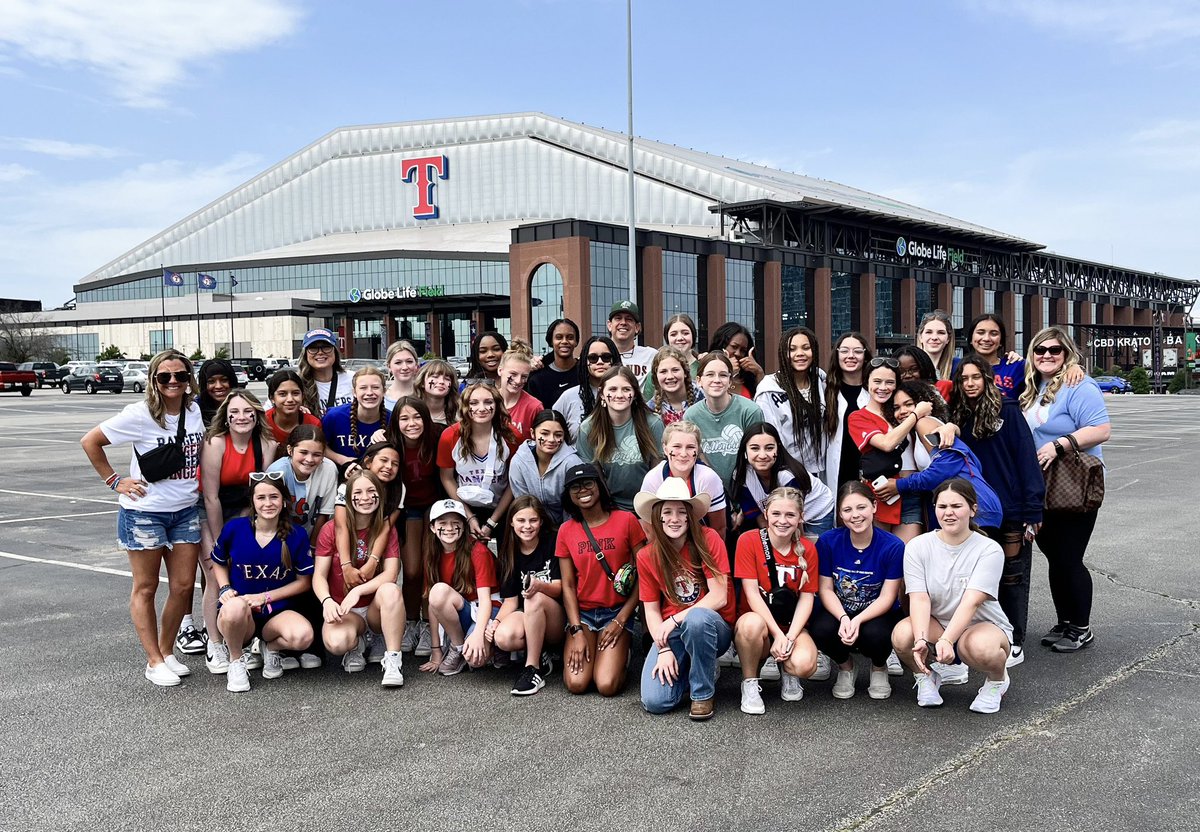 fjhladywarriors's tweet photo. Even though the Rangers didn’t come out on top we still had a BLAST! Rewarding these girls was easy! What a GREAT group of Lady Warriors we have! ❤️⚾️💙 #TheFutureIsBright #WeWillMissYou #EighthGraders @FinleyJrHigh @hachiesports https://t.co/Bk5IAJTfw8
