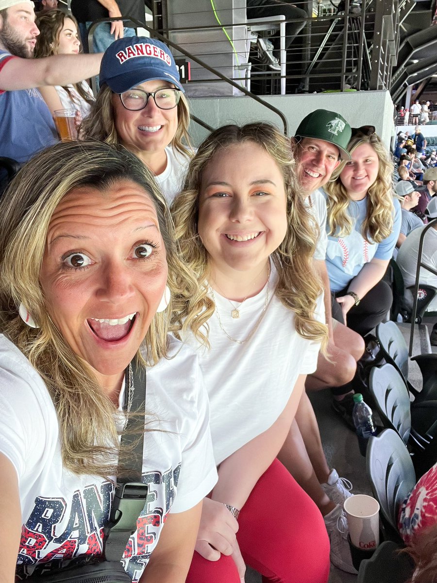 fjhladywarriors's tweet photo. Even though the Rangers didn’t come out on top we still had a BLAST! Rewarding these girls was easy! What a GREAT group of Lady Warriors we have! ❤️⚾️💙 #TheFutureIsBright #WeWillMissYou #EighthGraders @FinleyJrHigh @hachiesports https://t.co/Bk5IAJTfw8