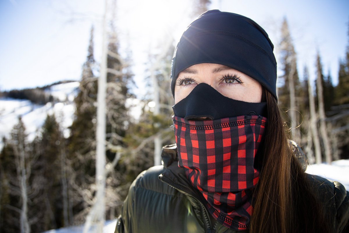 Stay warm and connected with our #Magnemask Bandit Combo Scarf❄️With its magnetic closure, you can easily pull down the mask to talk or take a sip of #hotcocoa on those cooler #snow days☕️Pair it with the #Dynamax Skull Liner and your ready for any #spring adventure! #Seirus