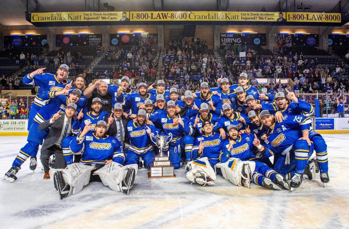 UMFlintHockey's tweet photo. Congrats to former university of Michigan-Flint goalie, Ian Roberts on winning the #presidentscup in his first year as assistant coach of the @railyarddawgs of the @thesphl https://t.co/9pB8EdIF7I