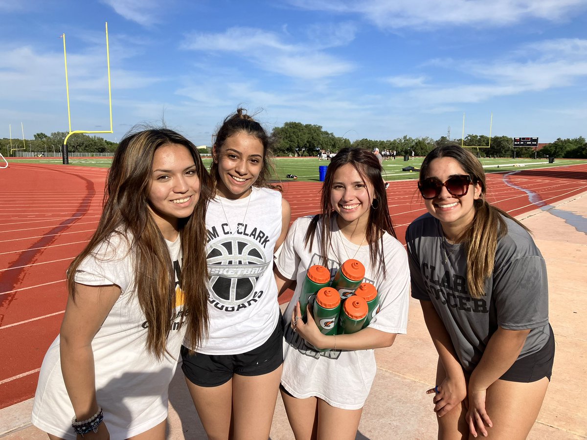 ClarkHSTrainers's tweet photo. Happy to see our seniors came out to help 🖤We miss them already 😭 but lucky to have our returners mentoring the new recruits 🤍 #ClarkTexas #ClarkProud #Teamwork #SpringFB https://t.co/FLuXamTgpB