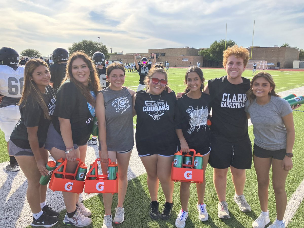 ClarkHSTrainers's tweet photo. Happy to see our seniors came out to help 🖤We miss them already 😭 but lucky to have our returners mentoring the new recruits 🤍 #ClarkTexas #ClarkProud #Teamwork #SpringFB https://t.co/FLuXamTgpB
